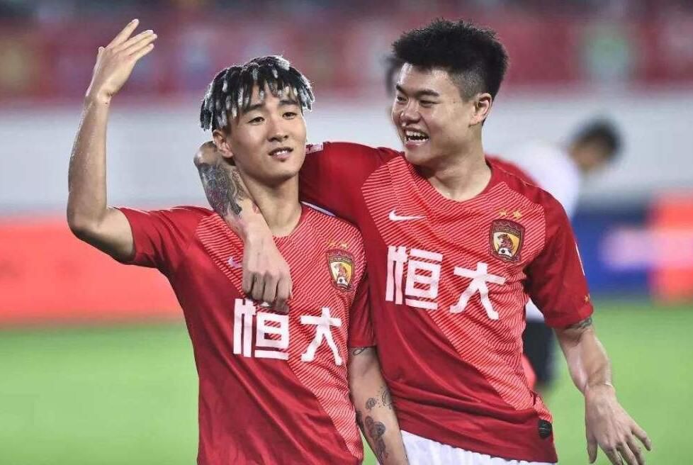 第87分钟，津琴科解围不干净，库尼亚为狼队扳回一球，狼队1-2阿森纳。